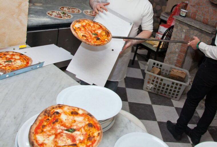 naples-premium-pizza-making-class-at-a-pizzeria-2