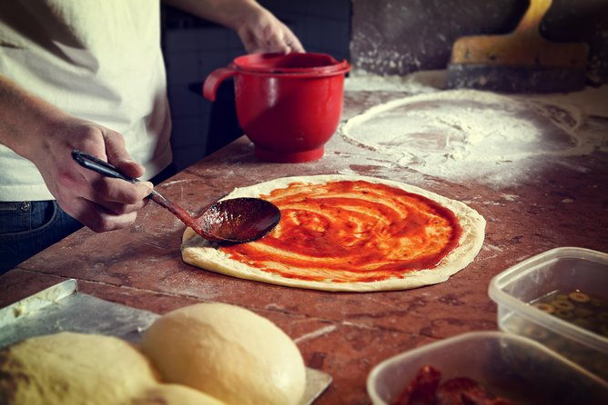 naples-premium-pizza-making-class-at-a-pizzeria