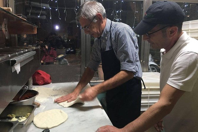 naples-premium-pizza-making-class-at-a-pizzeria