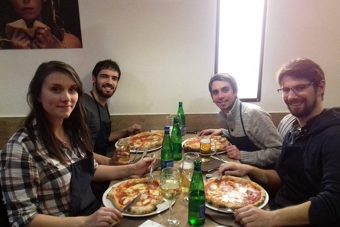 naples-premium-pizza-making-class-at-a-pizzeria