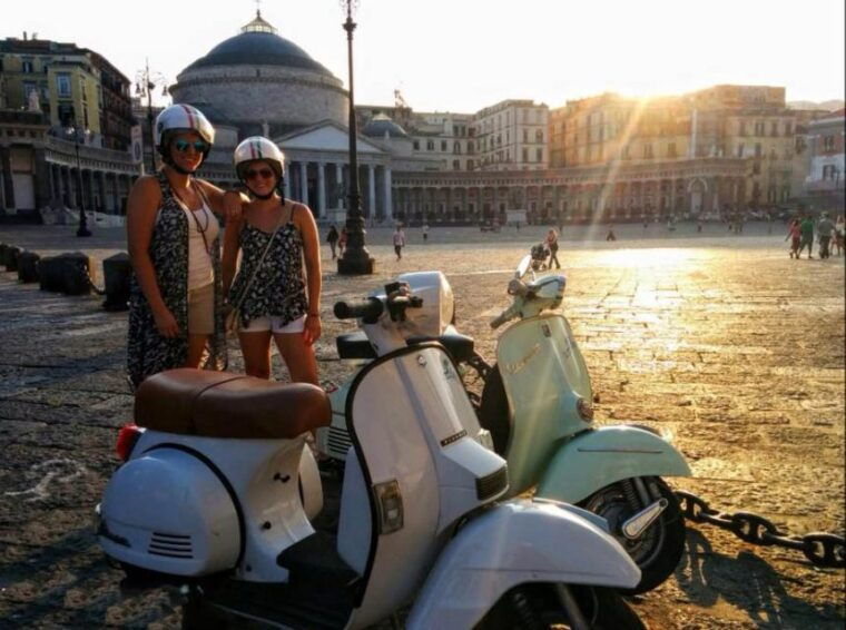 naples-private-classic-vespa-city-tour