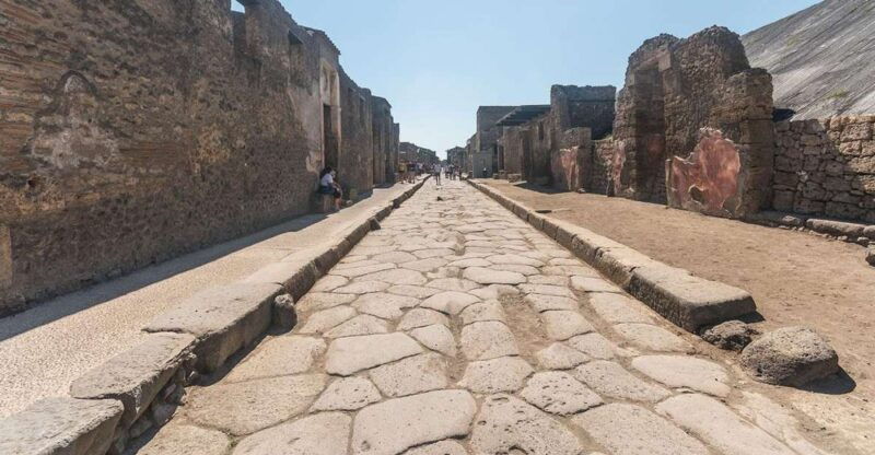 naples-private-transfer-to-praiano-pompeii-guided-tour