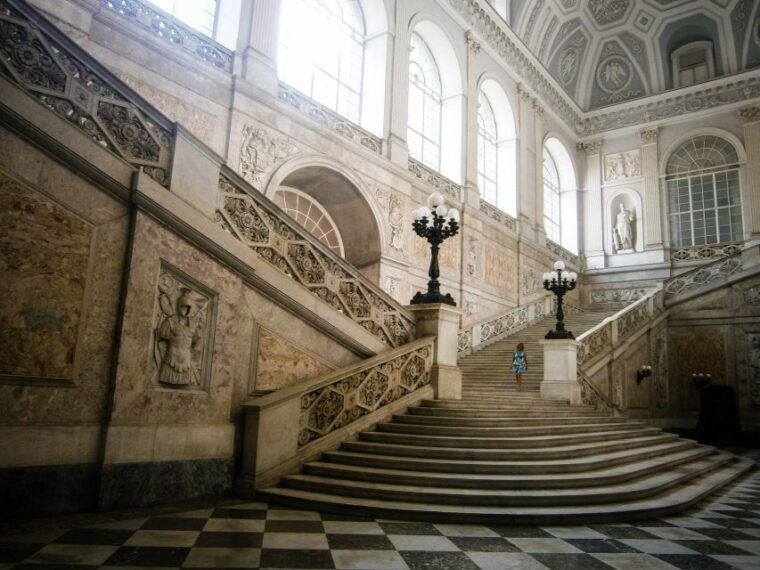 naples-royal-palace-and-spanish-quarter-private-tour