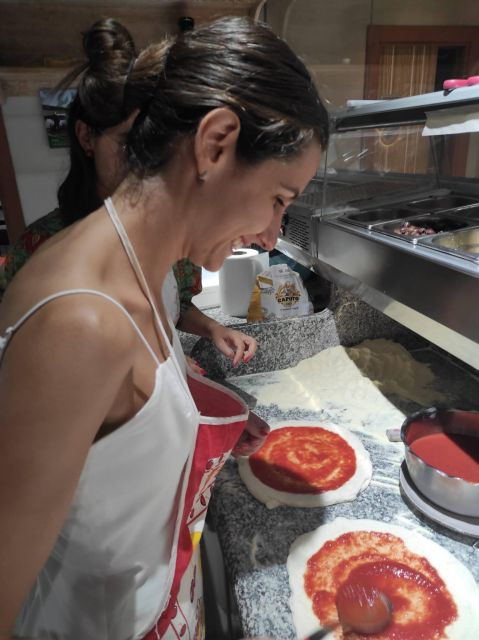naples-small-group-pizza-making-with-drink-included