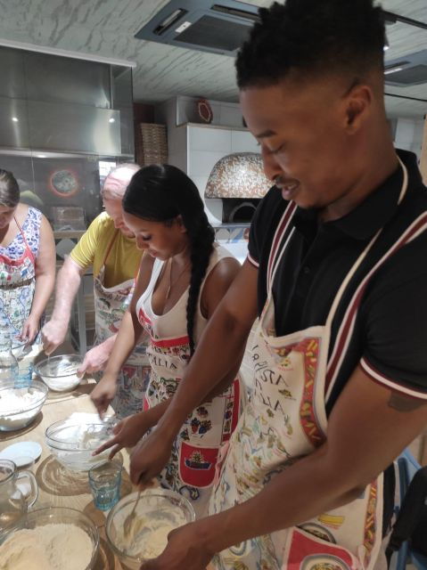 naples-small-group-pizza-making-with-drink-included