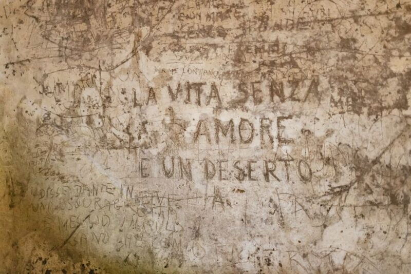 naples-spanish-quarters-underground-guided-tour