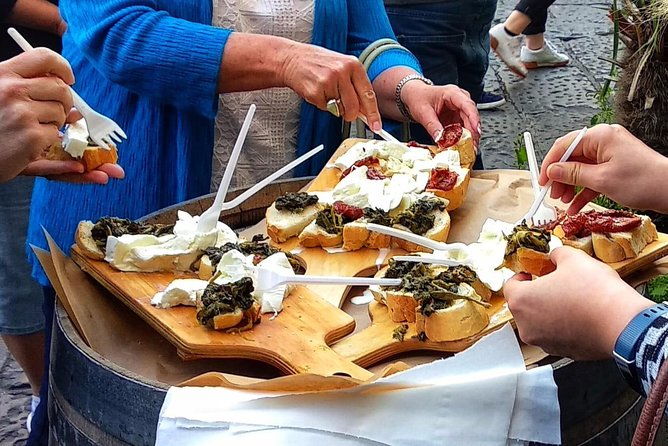 naples-street-food-and-sightseeing-tour-with-local-expert
