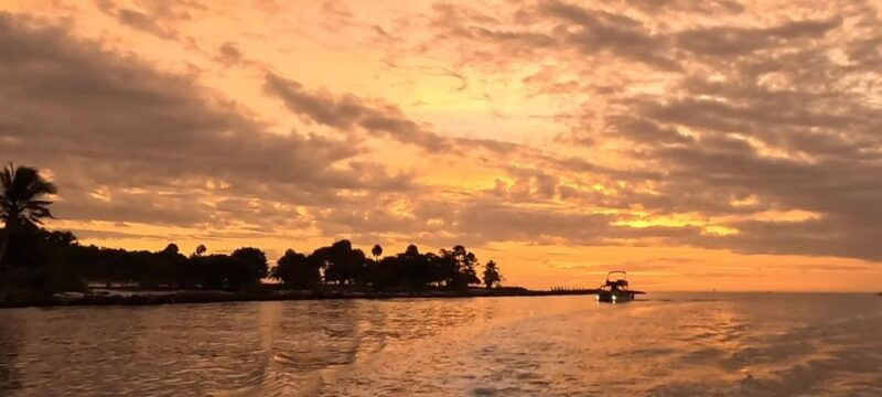 naples-sunset-boat-tour-with-snacks-and-drinks