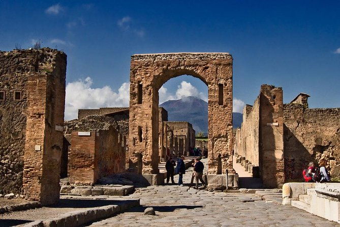 naples-to-praiano-transfer-via-2-hours-in-pompeii-or-vice-versa