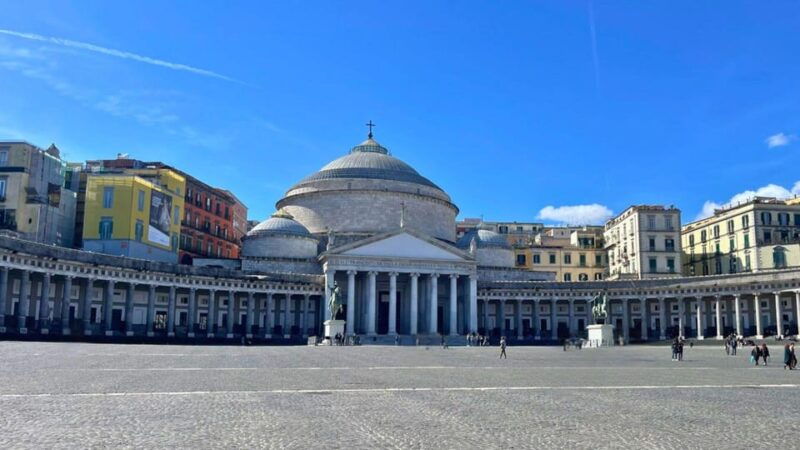 naples-tour-between-maschio-angioino-and-plebiscito-square
