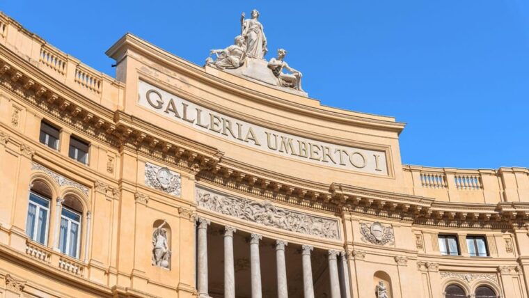 naples-tour-between-maschio-angioino-and-plebiscito-square