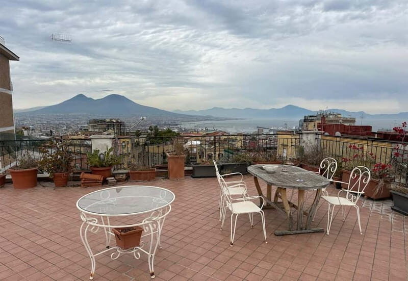 Napoli: esclusivo terrazzo per lezione di cucina e pizza - Key Points