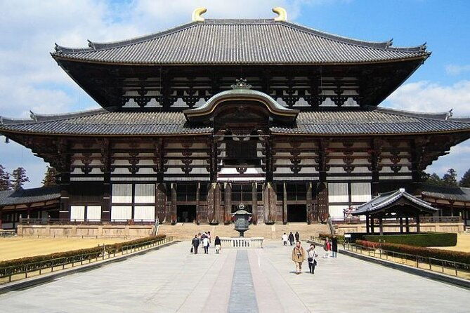 nara-todaiji-temple-kuroshio-market-day-bus-tour-from-osaka