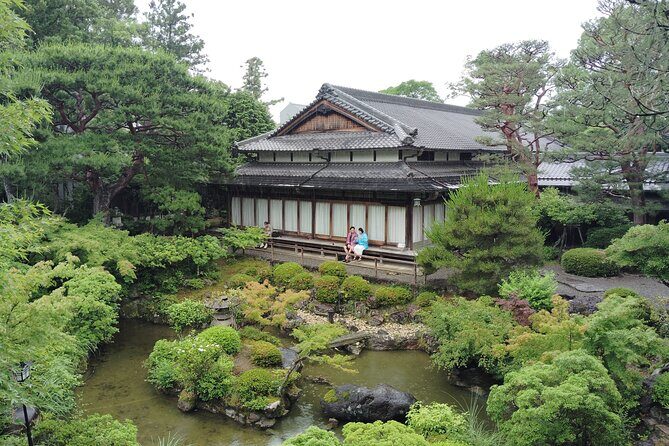 Nara: Yoshikien and Isuien Gardens Tour with Tea Tasting - Isuien Garden: Artistic Elegance and Borrowed Scenery