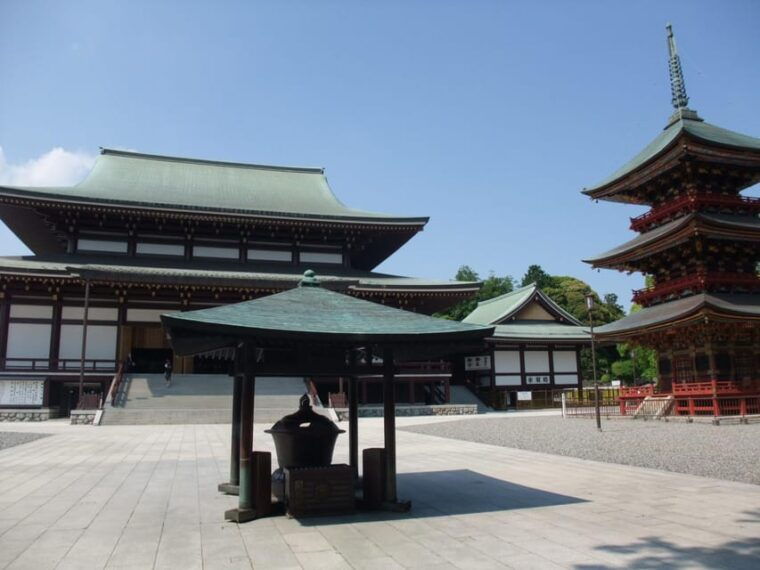 narita-walking-tour-omotesando-street-narita-san-temple