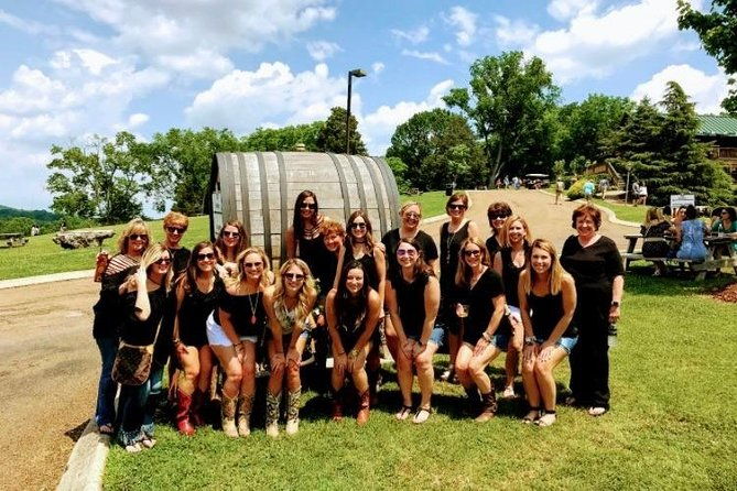 nashville-bachelorette-booze-cruise