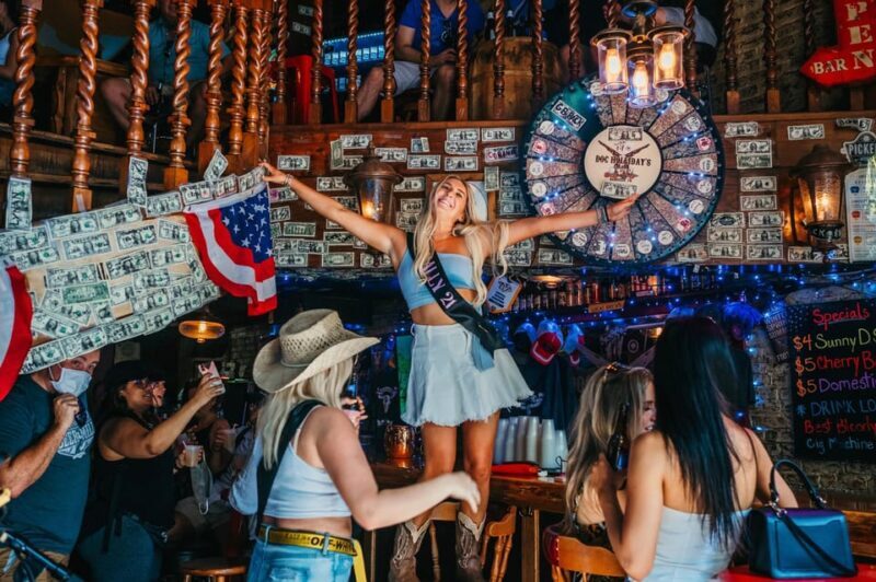 Nashville Bar Crawl: Guided Pub Crawl with Drinks Discounts - Analyzing the Value