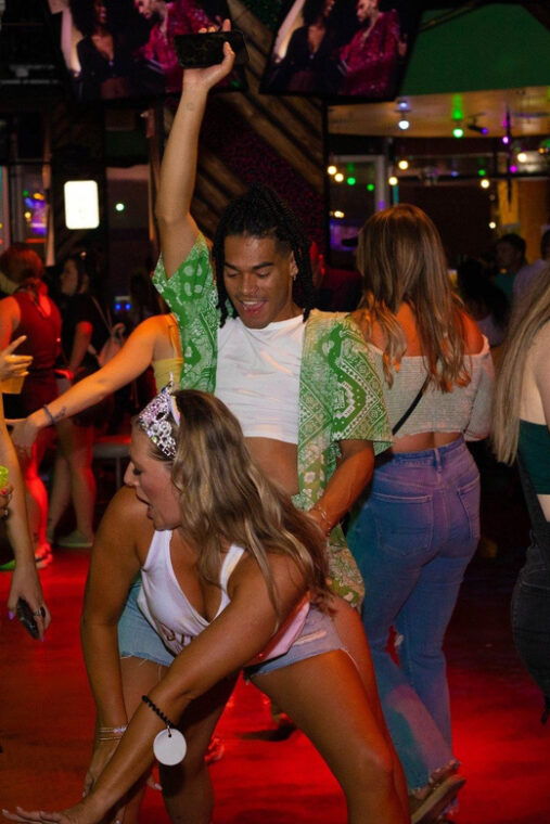 nashville-bar-crawl-guided-pub-crawl-with-drinks-discounts