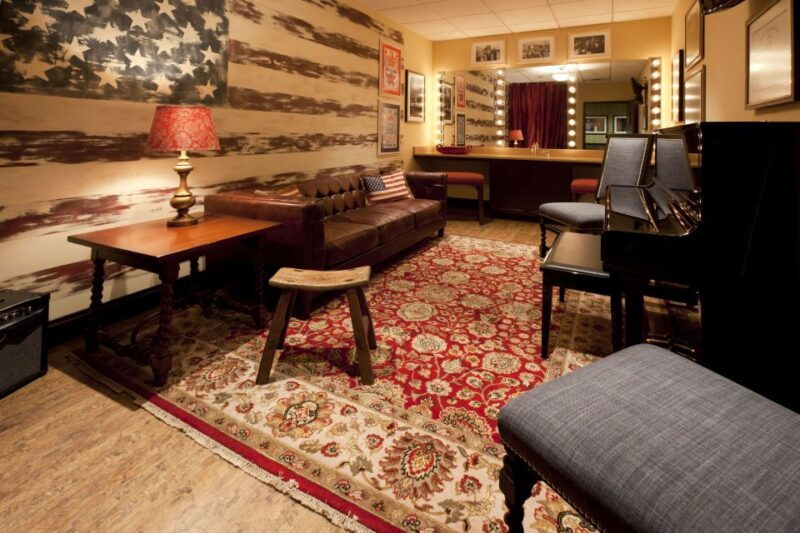 nashville-grand-ole-opry-backstage-tour
