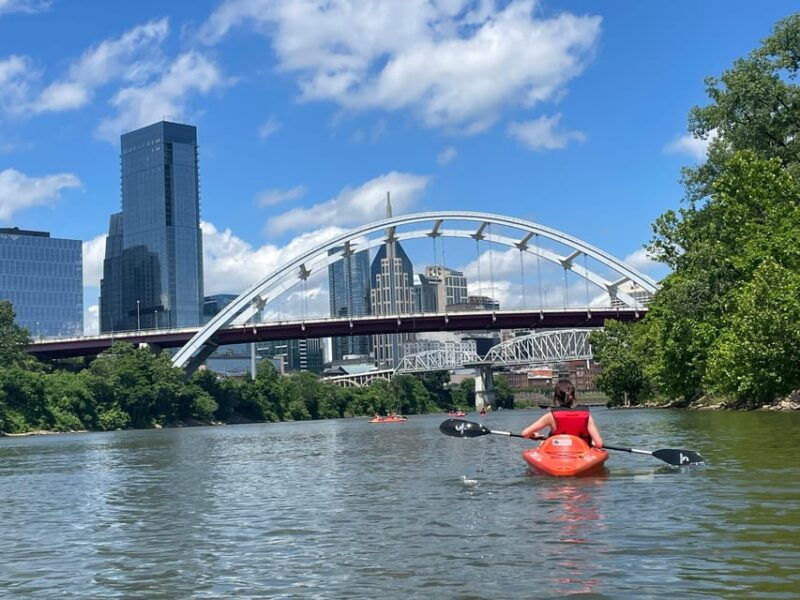 nashville-kayak-tour-with-skyline-views