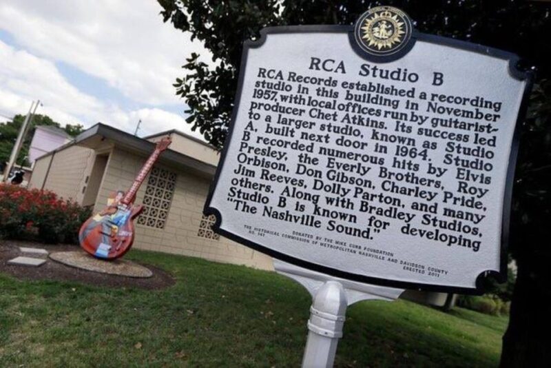 Nashville: Private City Tour with Local Singer-Songwriter - A Closer Look at the Nashville Private City Tour