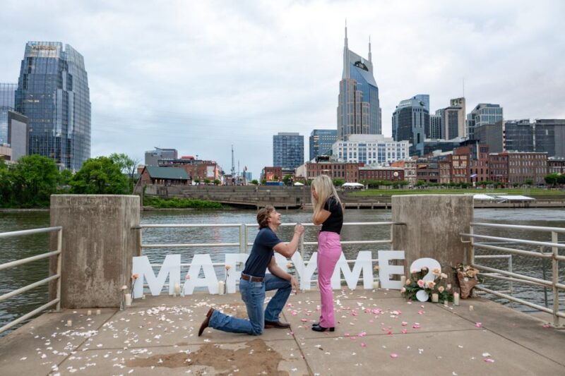 nashville-romantic-couples-photoshoot-with-champagne