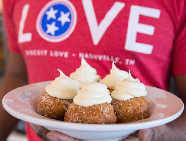 nashville-the-gulch-walking-tasting-food-tour