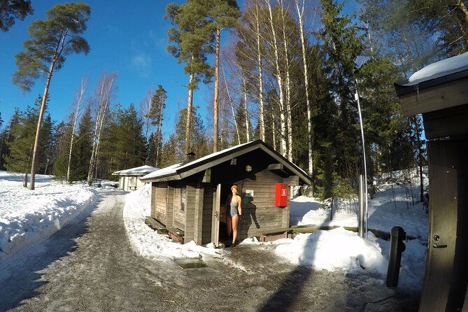 national-park-hike-finnish-smoke-sauna-experience-with-campfire-lunch