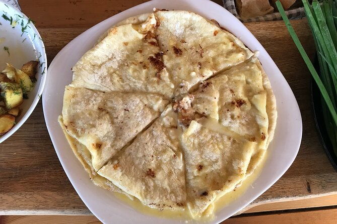 natural-wine-tour-to-kartli-region-lunch-wine-tasting-at-andro-barnovi