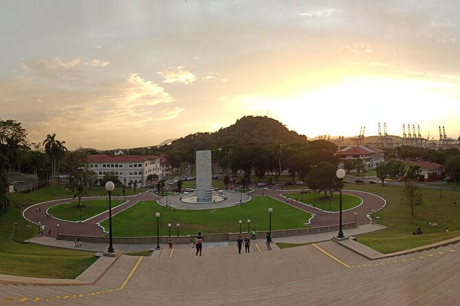 nature-walk-on-ancon-hill