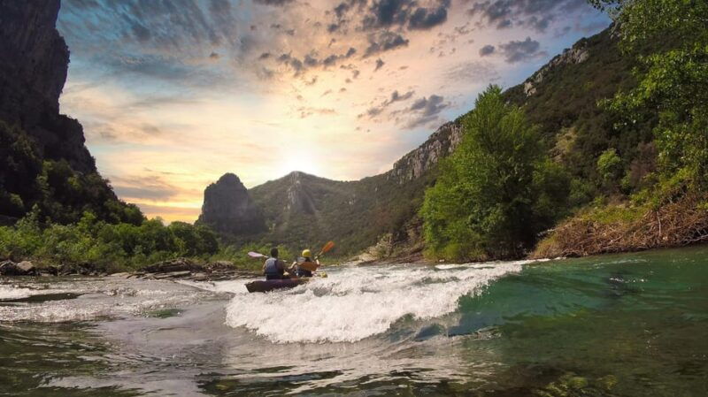 nautical-canoe-kayak-paddle-whitewater-sports