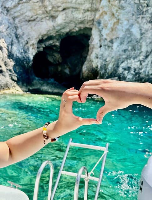 navagio-bay-white-beach-west-coast-porto-vromi-anafonitria-2