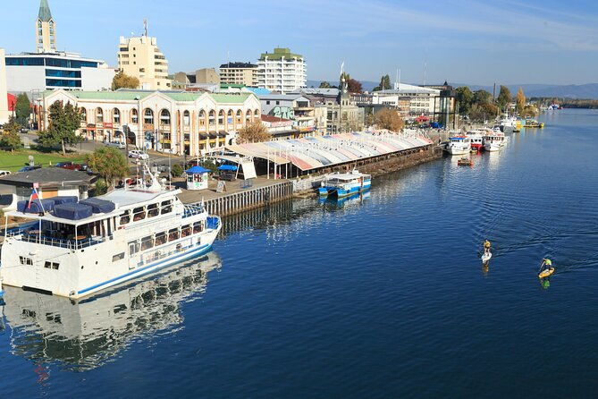navigation-through-the-isla-teja-in-valdivia