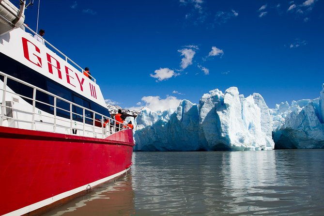 navigation-to-grey-glacier-from-puerto-natales