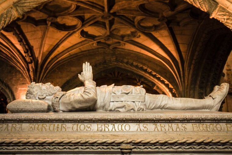 navigator-belem-and-alcantara-tuk-tuk-private-tour