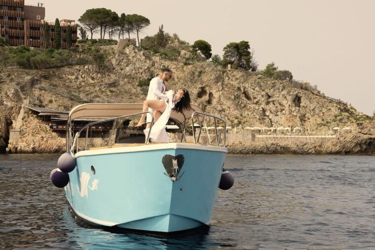 naxos-cruise-on-isola-bella-with-swimming-fruit-prosecco