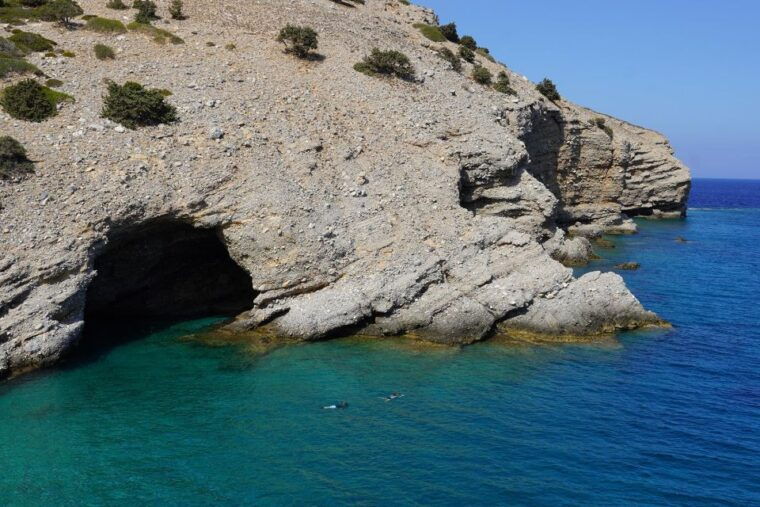 naxos-moutsouna-caves-sea-kayak-tour-snorkeling-picnic