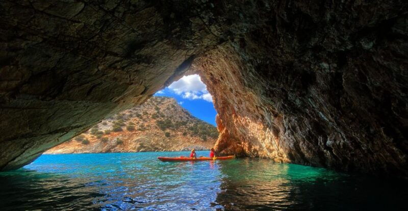 naxos-rhina-cave-and-coastline-sea-kayaking-tour