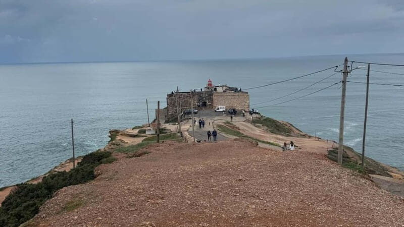 Nazaré in depth: History, panoramas, and flavors - The Lighthouse and the Famous Waves