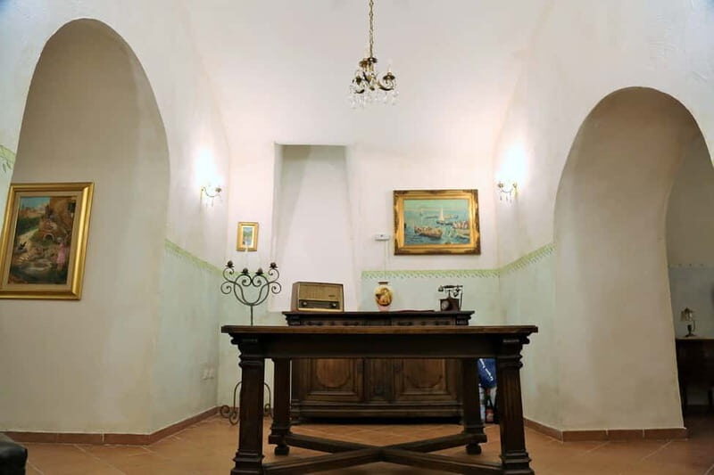 neapolitan show with traditional music, dance and tasting! - The Value Proposition
