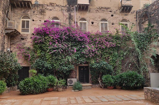Neemrana Fort visit with Lunch From Delhi - Who is This Tour Best Suited For?