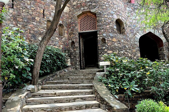 Neemrana Fort visit with Lunch From Delhi - FAQ