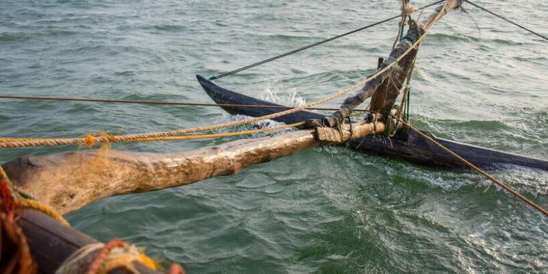 negombo-catamaran-sailing-with-traditional-fishermen