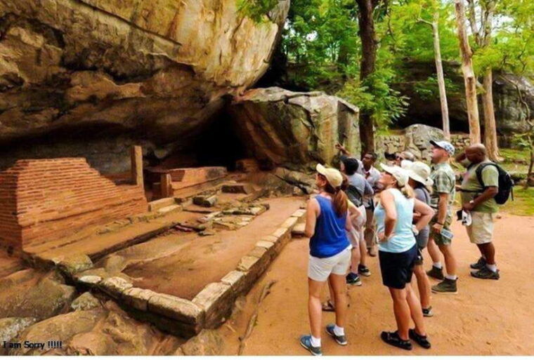 negombo-colombo-all-inclusive-sigiriya-polonnaruwa-day