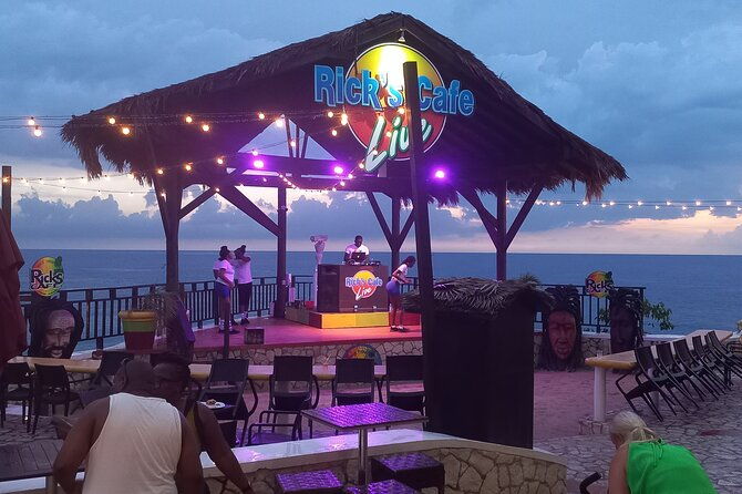 negril-7-miles-white-sand-beach-and-ricks-cafe-from-montago-bay