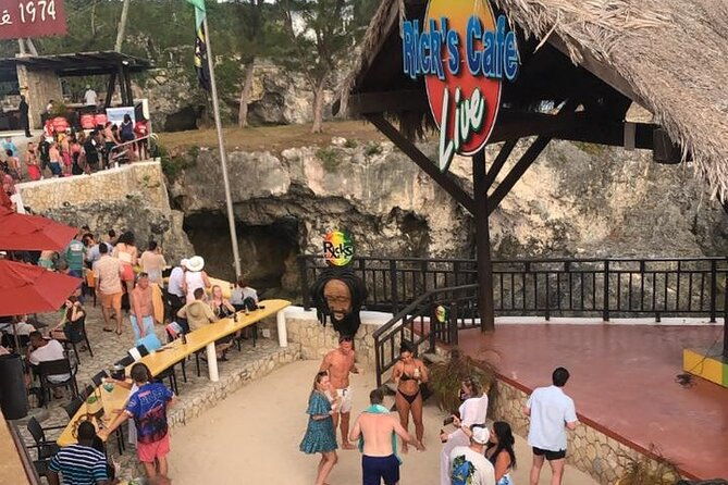 negril-7mile-beach-and-ricks-cafe-day-tour-souvenir-shopping