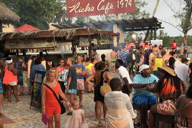 negril-7mile-beach-and-ricks-cafe-day-tour-souvenir-shopping