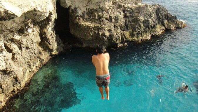 negril-day-beach-and-west-end-cliffs-with-french-guide
