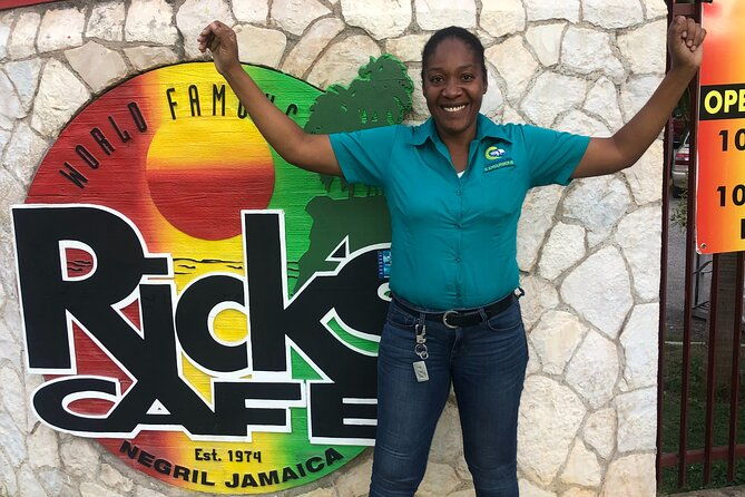 negril-seven-mile-beach-catamaran-cruise-parasailingwith-sunset-at-ricks-cafe