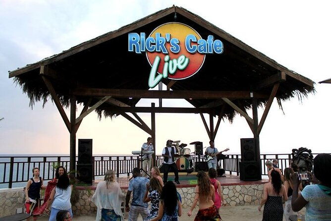negrils-7-mile-beach-margaritaville-and-ricks-cafe-combo-tour
